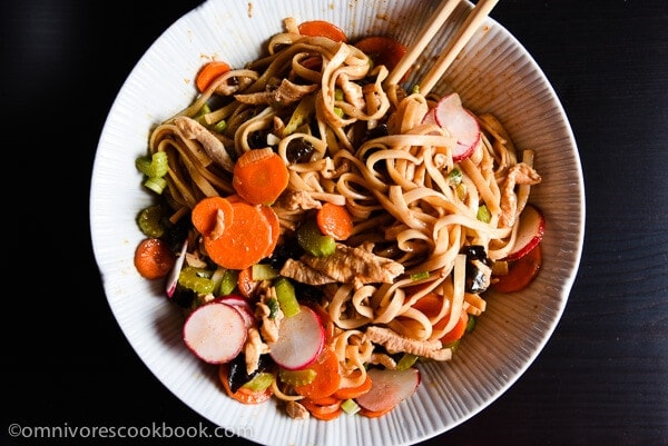 The ultimate lunch solution - use chili oil and seasoned soy sauce to make the best noodles in 15 minutes! | omnivorescookbook.com