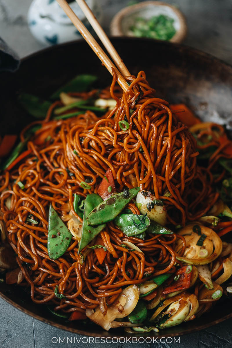 Vegetarian lo mein close up