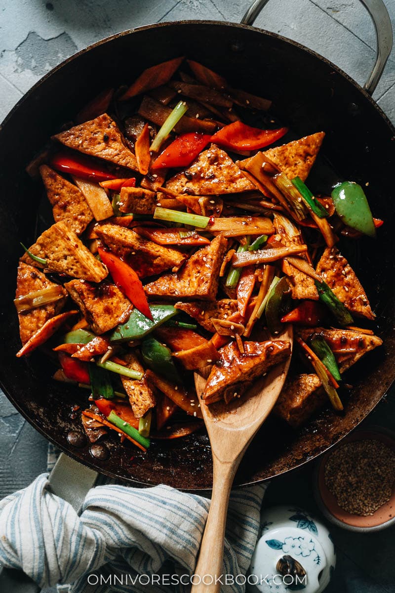 Home style tofu with spicy sauce, peppers and bamboo shoots