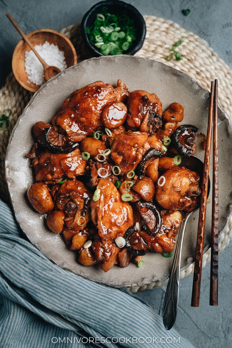 Braised chestnut chicken in a bowl