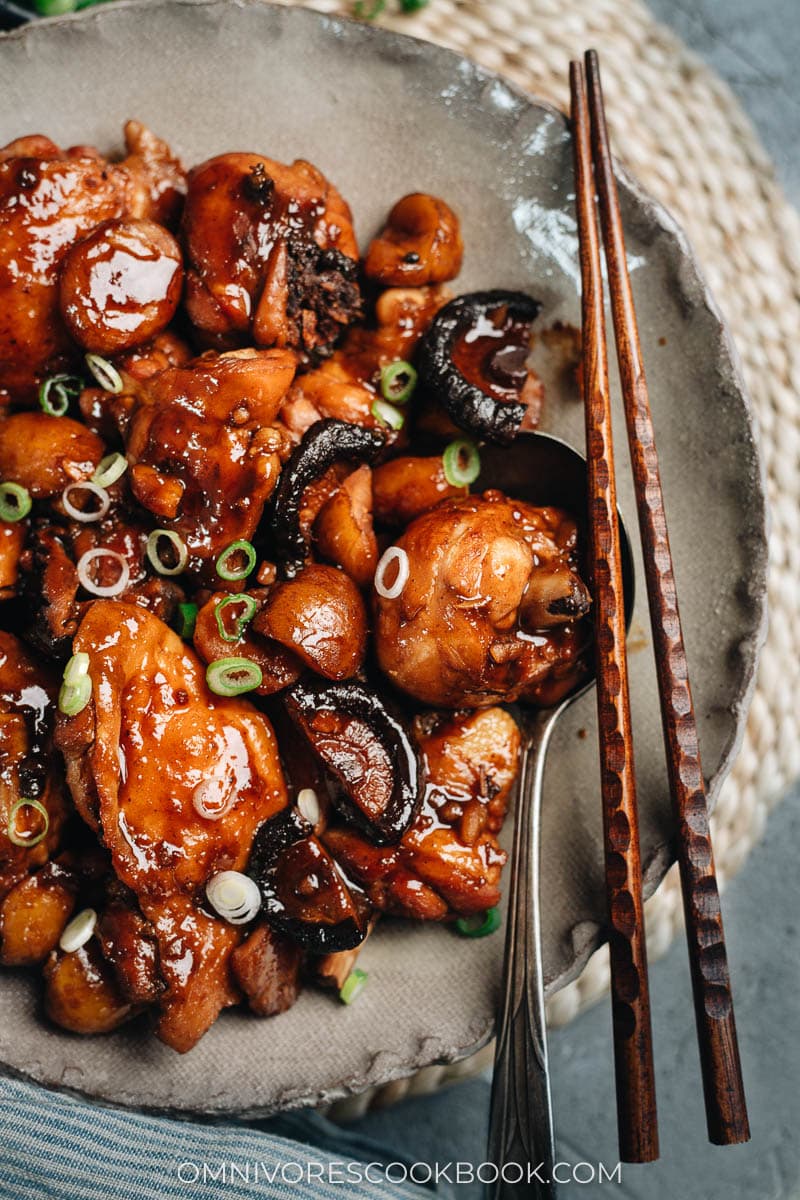 Shanghai braised chicken with chestnut