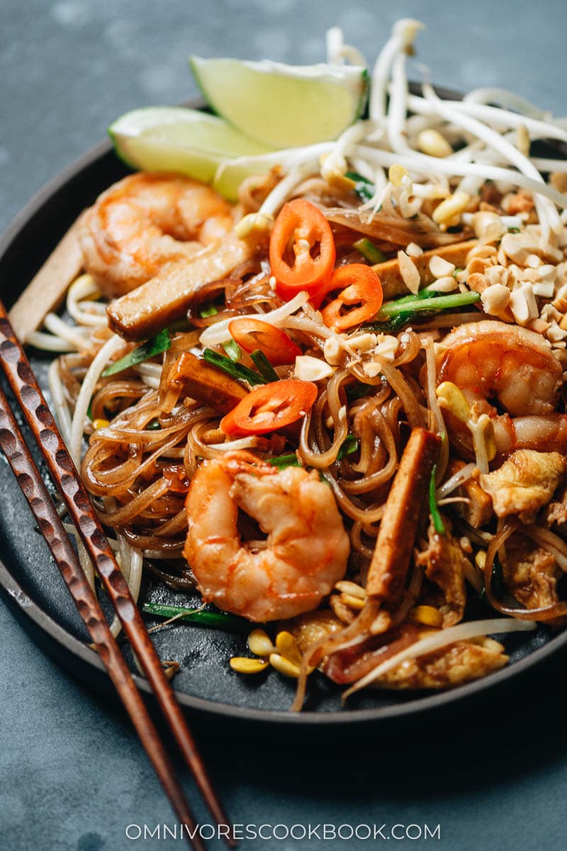 Fast shrimp pad thai with smoked tofu in tangy sauce