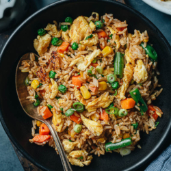 An easy vegetable fried rice that you can cook in 10 minutes and it is bursting with flavor. It is a great choice, no matter whether you're preparing a healthy side or a one-bowl dinner. {Vegetarian, Gluten-Free Adaptable}