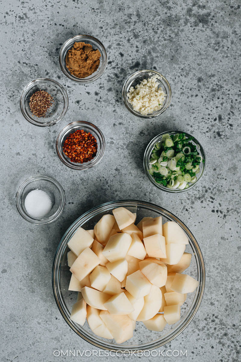 Ingredients for making Chinese sauteed potato