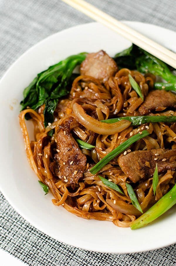Beef Chow Fun with Chinese Broccoli | Omnivore's Cookbook