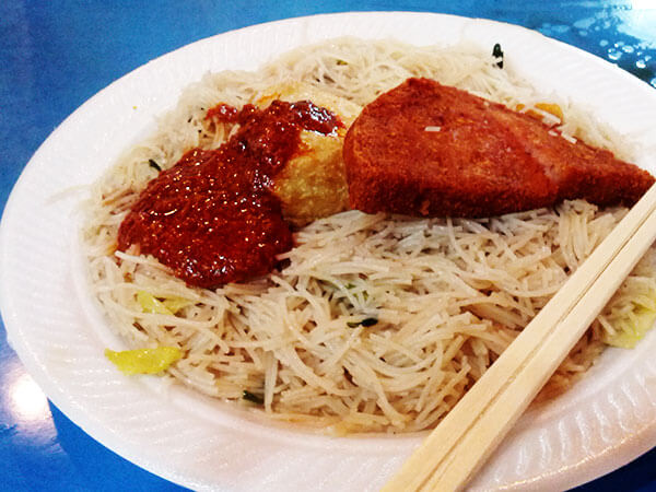 Best Fried Noodles in Singapore | omnivorescookbook.com